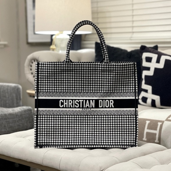 Christian Dior Book Tote in Canvas Embroidered Black and White Houndstooth - Picture 2 of 11
